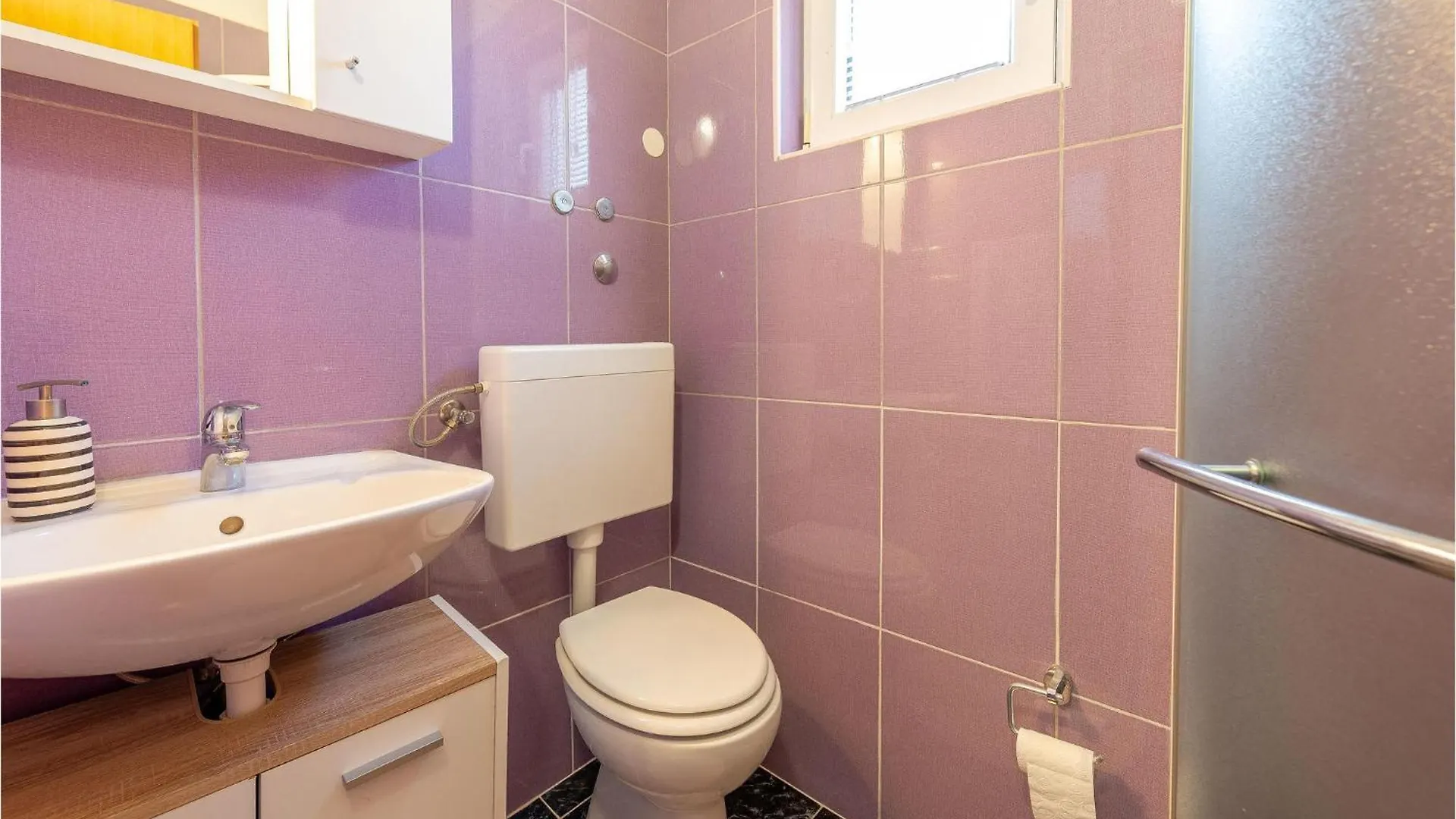 Gorgeous Apartment In Nin With Wifi 0*,