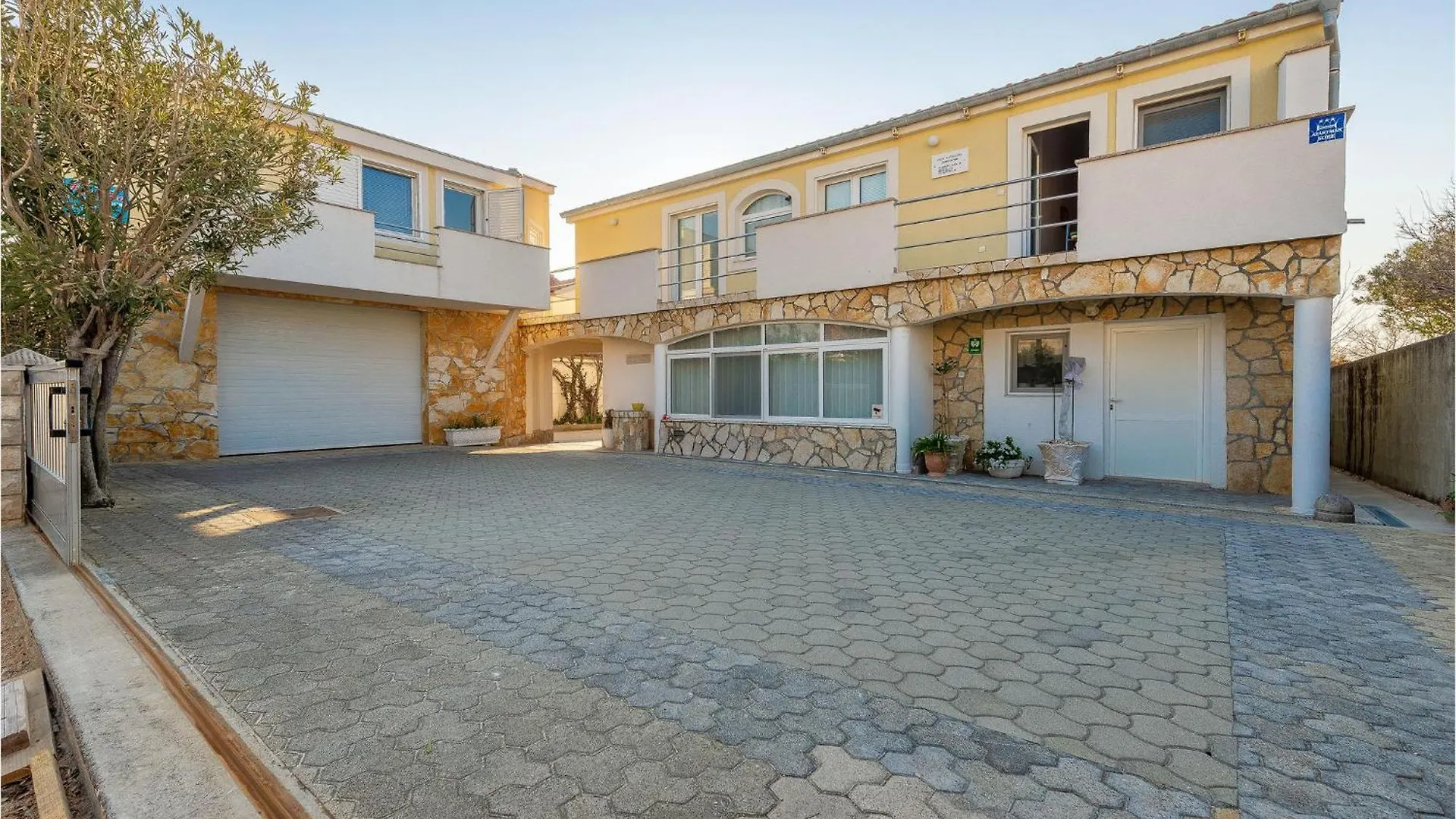 Gorgeous Apartment In Nin With Wifi